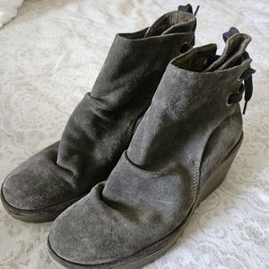 Fly London Olive Green Suede Wedge Ankle Booties with Lace-Back Sz 8.5 Women's